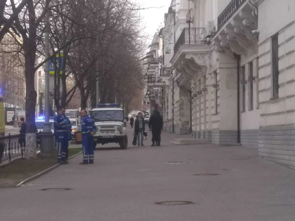 На время проверки людей к зданию не подпускали