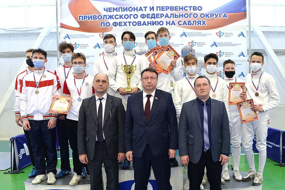 Саблисты Нижегородской области вошли в тройку сильнейших на чемпионате и первенстве ПФО по фехтованию