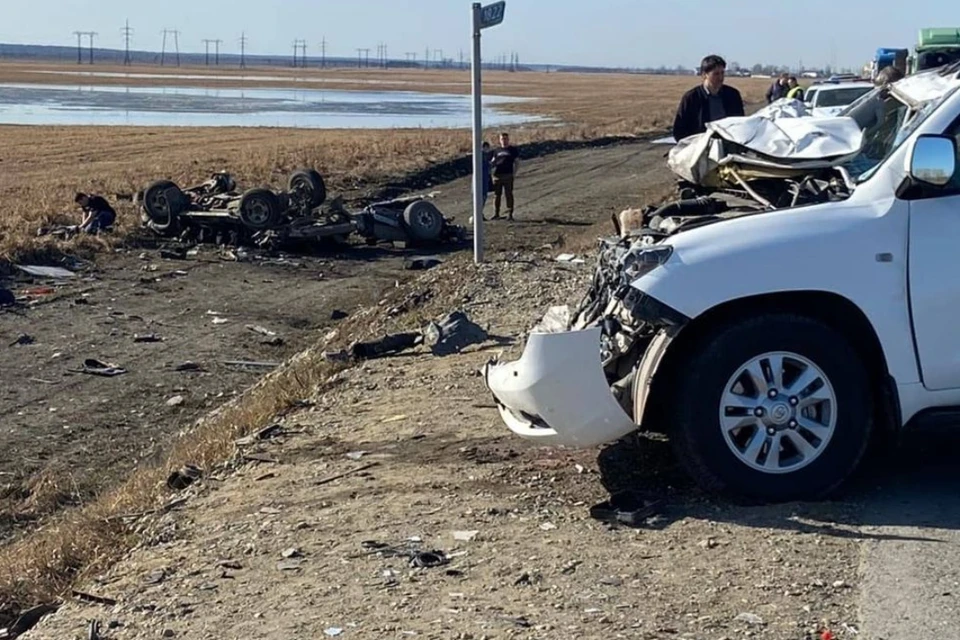 В крупном ДТП с тремя автомобилями в Усолье-Сибирском, погиб один человек. Фото: официальный аккаунт Управления ГИБДД ГУ МВД России по Иркутской области