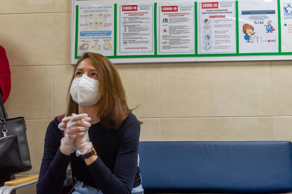Первая партия новой вакцины должна поступить в Петербург до конца недели.