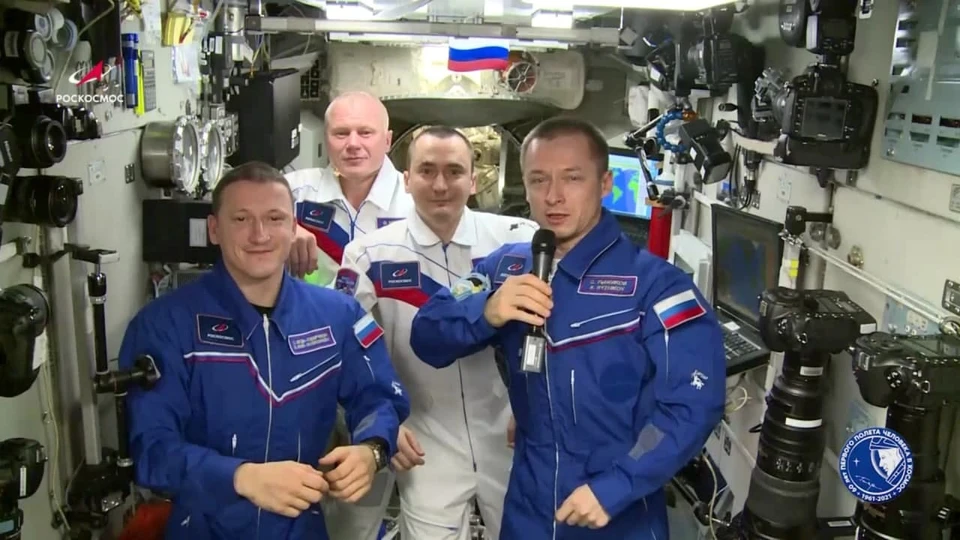 Экипаж МКС поздравил россиян с 60-летием первого полета человека в космос. Фото: скрин видео