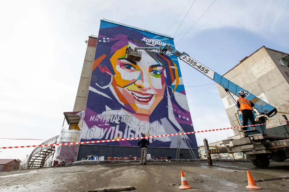 Граффити на центральной улице Карабаша.
