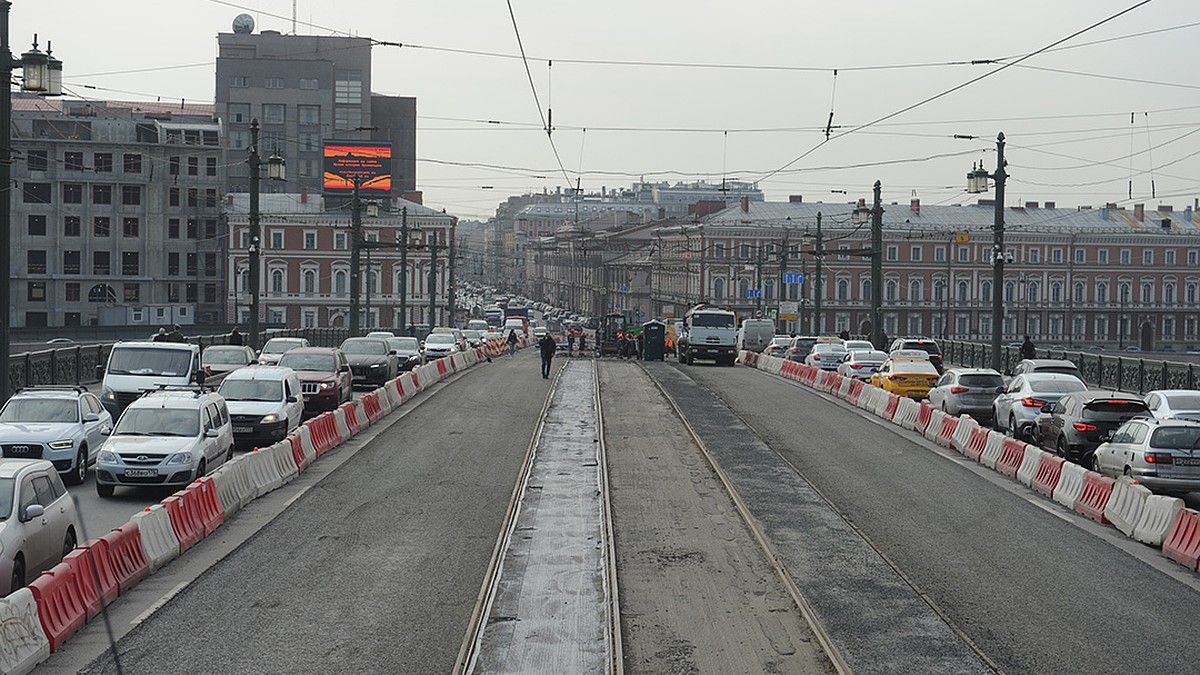 Немыслимые пробки»: Движение на Литейном мосту парализовано из-за  масштабного ремонта - KP.RU