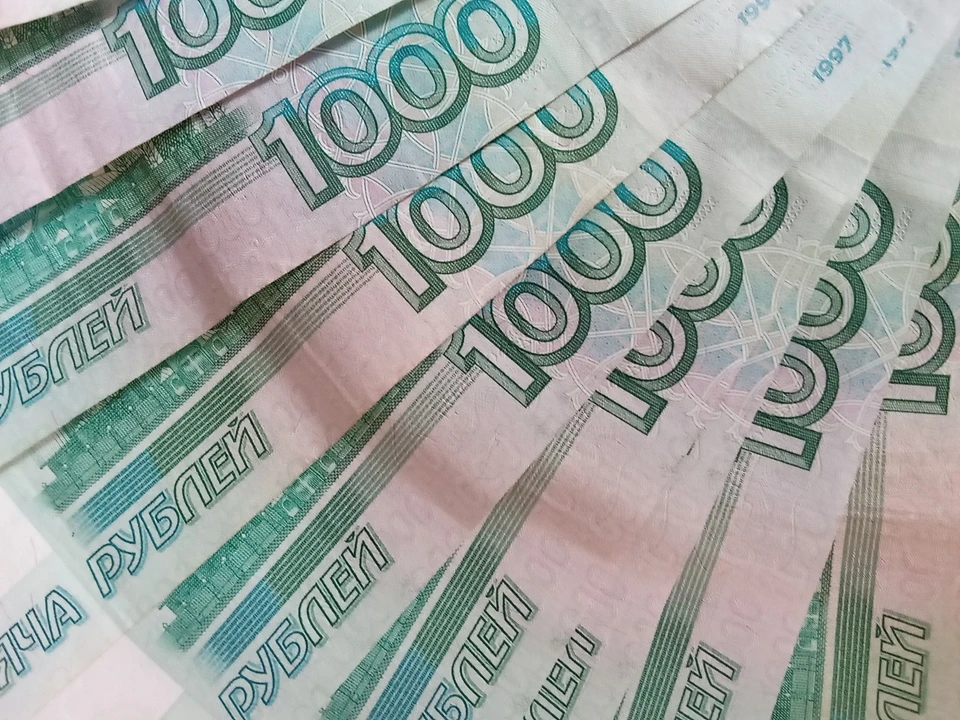 Житель Лабытнанги перевел аферистам более 180 тысяч рублей с зарплатной карты