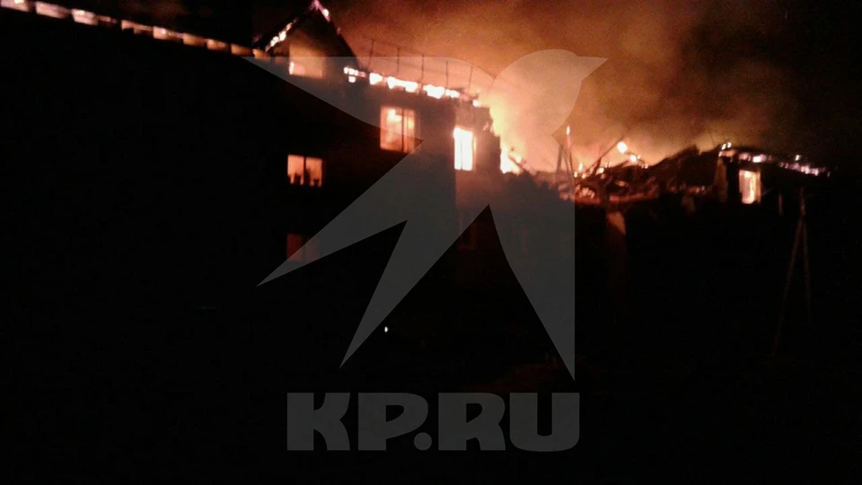 Фото с места крупного пожара в Нижегородской области появились в сети.