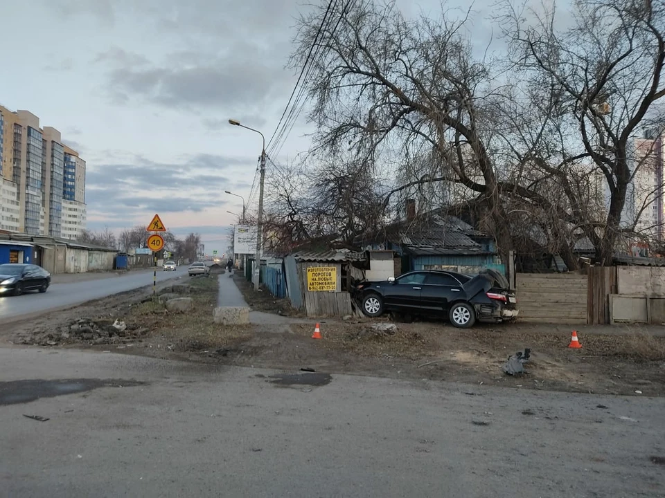 Омич влетел в забор частного дома. Фото: пресс-служба Госавтоинспекция Омской области