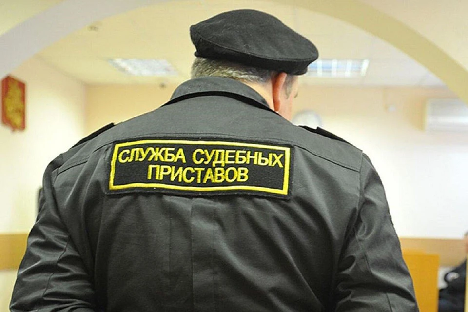 Бизнесмен, незаконно использовавший торговую марку своего бывшего делового партнера, был вынужден это прекратить под влиянием судебных приставов управления ФССП России по Томской области. Фото пресс-службы ргионального УФСПП.