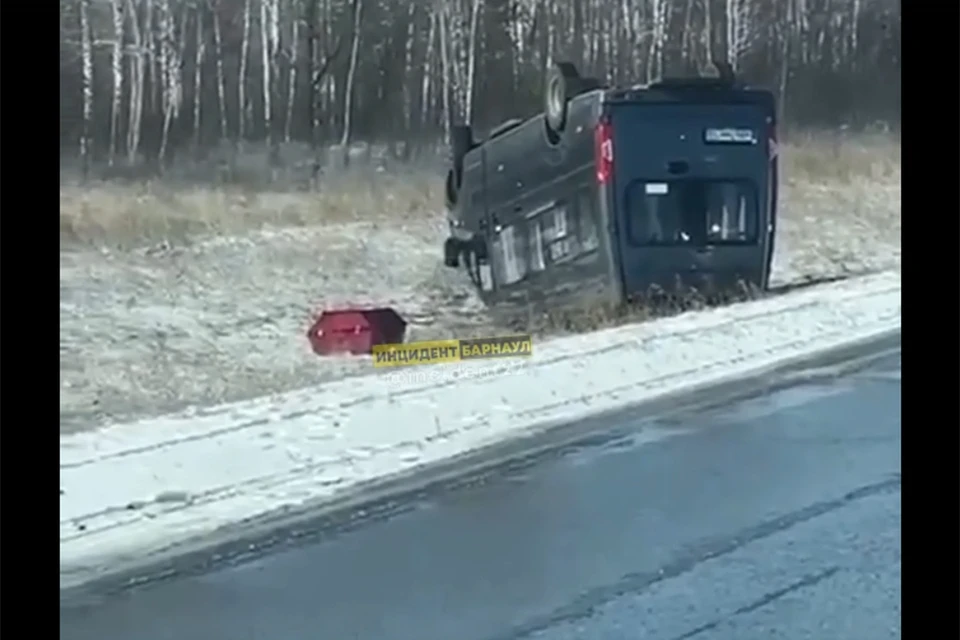 Место аварии (фото: скриншот видео паблика "Инцидент Барнаул")