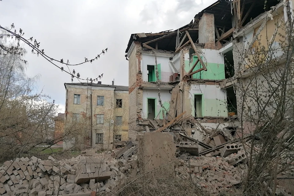 В Тверской области в Ржеве обвалилась стена бывшего общежития, в котором жили люди. Фото: пресс-служба Администрации Ржева.