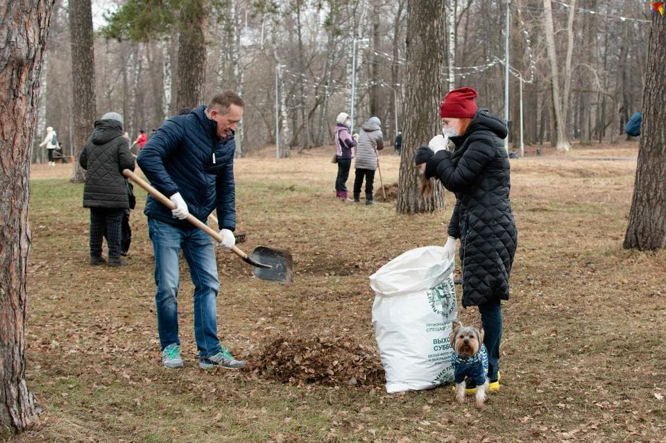 Субботник в Ижевске прошел несмотря на погоду, Фото: Анастасия Михайлова