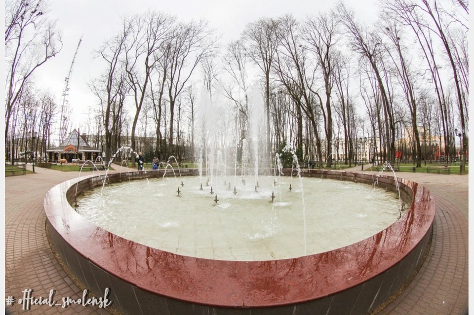 В Смоленске в парках начали работу фонтаны. Фото: администрация г. Смоленска.