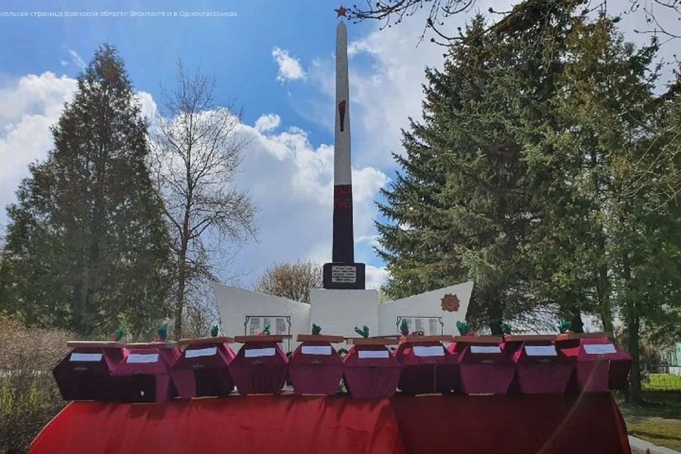 В брянском селе Новые Юрковичи передали останки солдат Великой Отечественной войны.