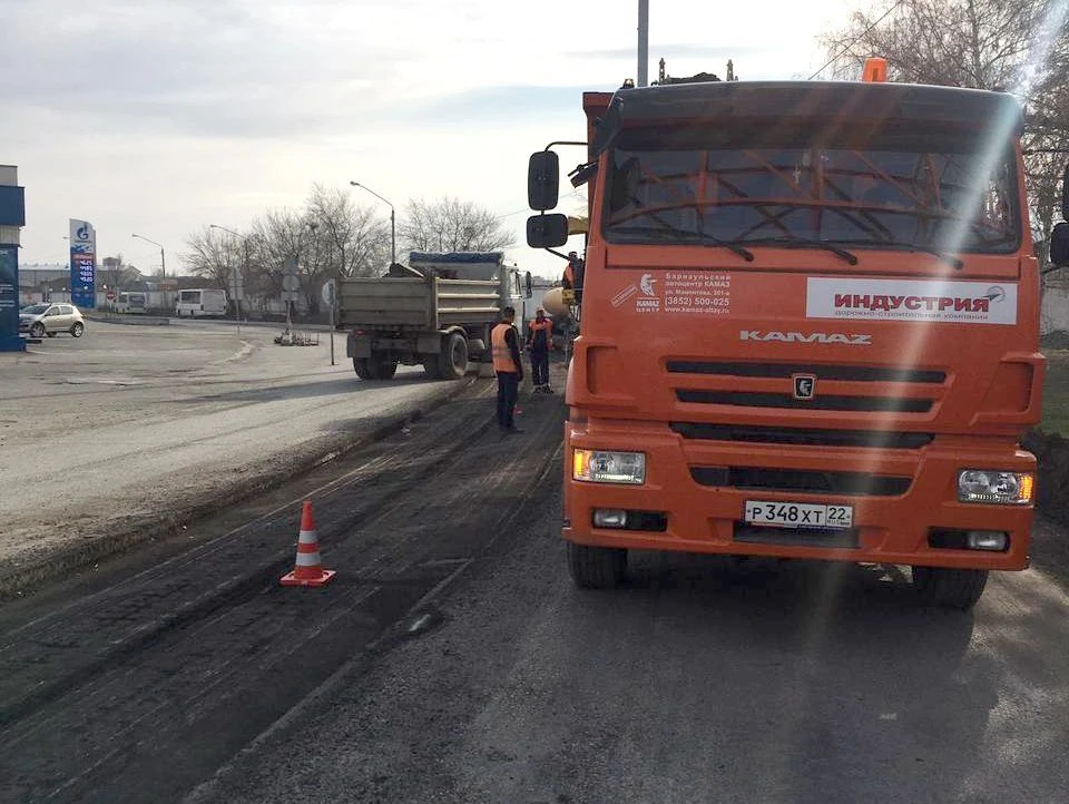 Рабочие отремонтируют участок до улицы Воровского