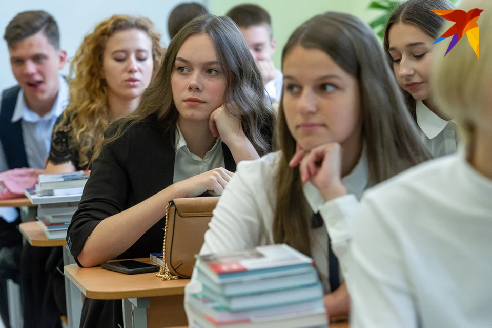 Два популярных вопроса перед длинными выходными: как будут работать детские сады и школы с 1 по 10 мая в Мурманске.