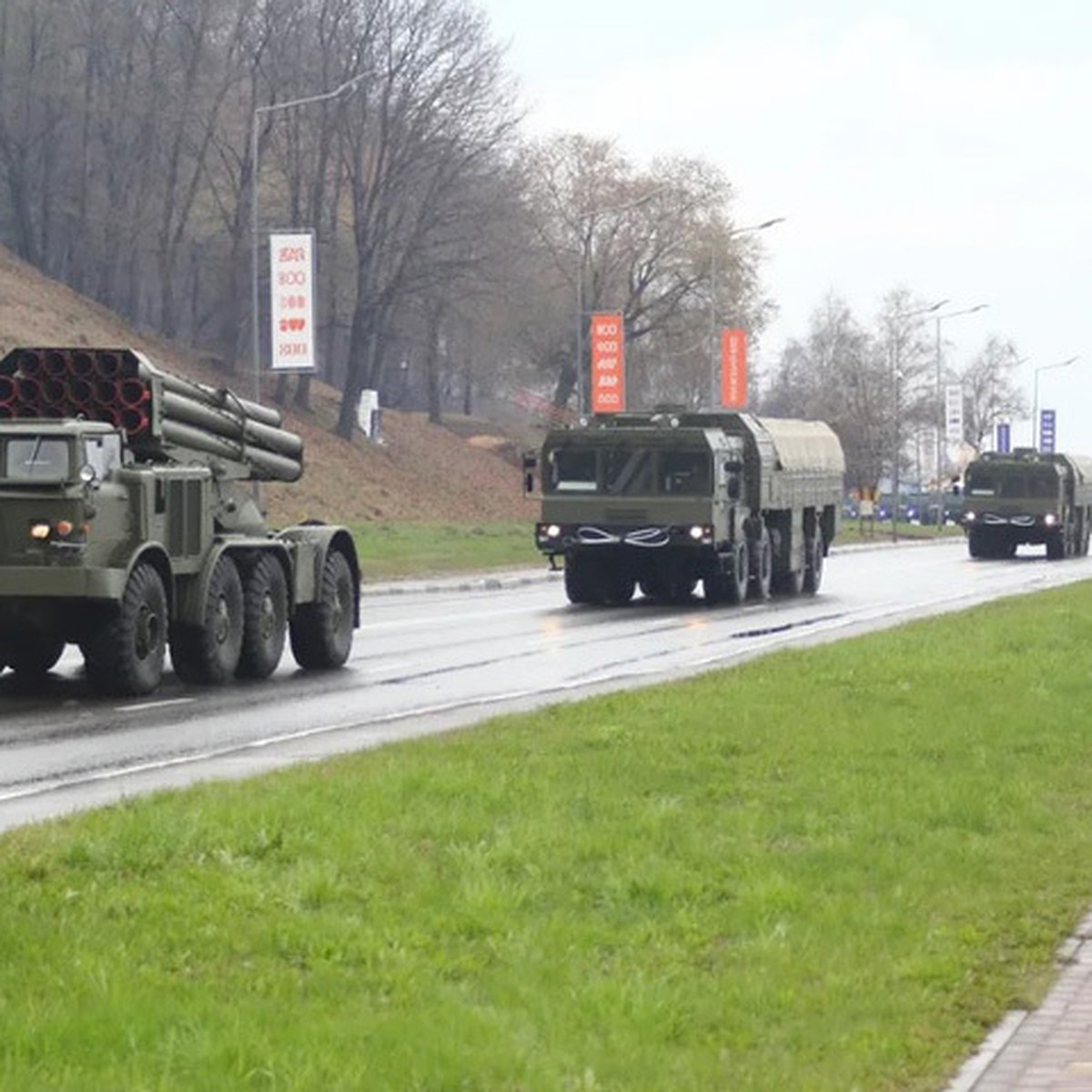 Репетиция парада Победы в Нижнем Новгороде 3 мая 2021: Танк-освободитель,  система «Град» и боевые машины пехоты - KP.RU