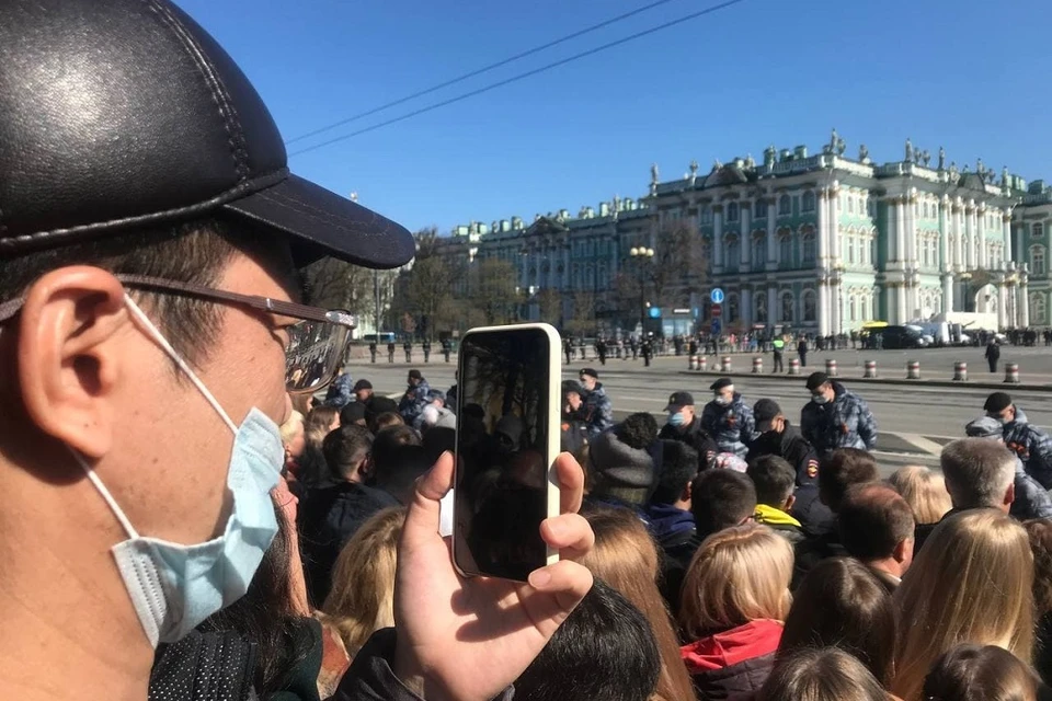 Сотовая связь сбоит в центре Петербурга.