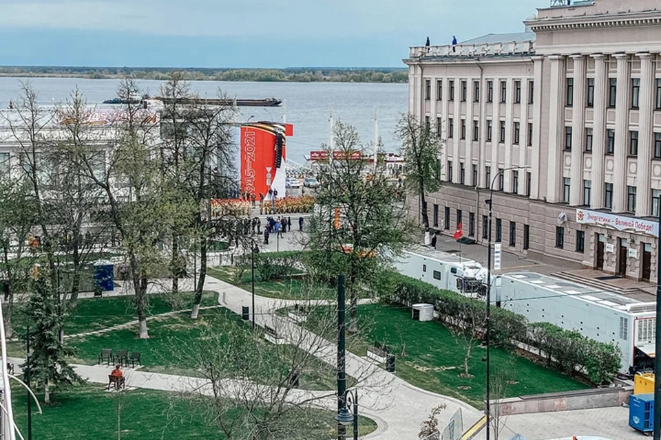 Найти точку, с которой виден Парад - целый квест.