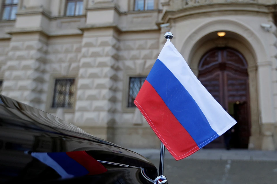 Вслед за обвинением, Чехия выслала 18 российских дипломатов