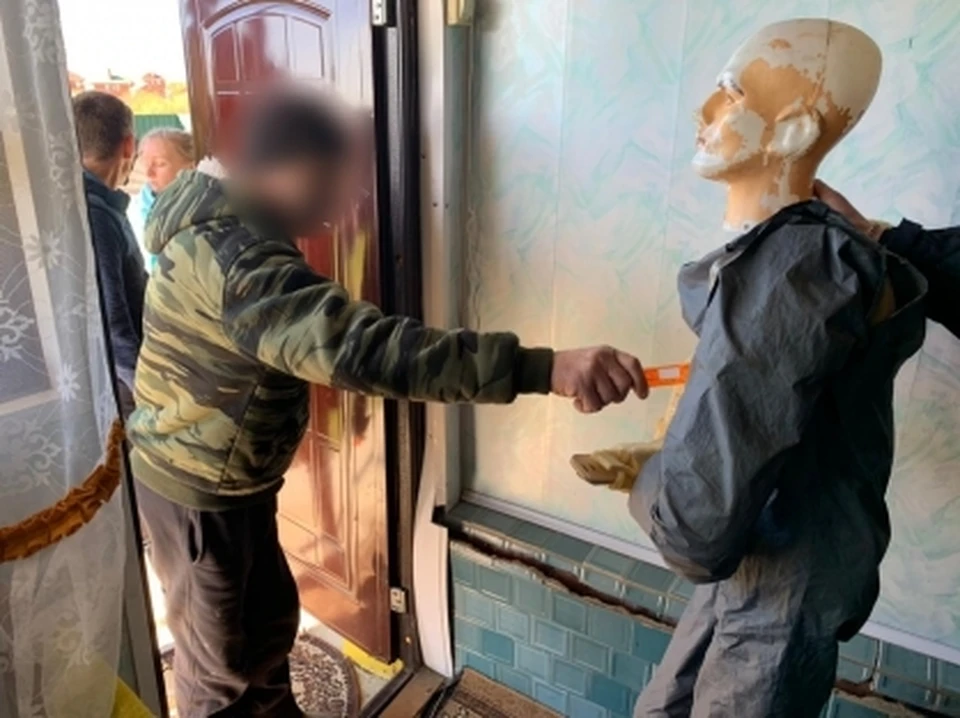 Убийство преступник совершил с помощью ножа