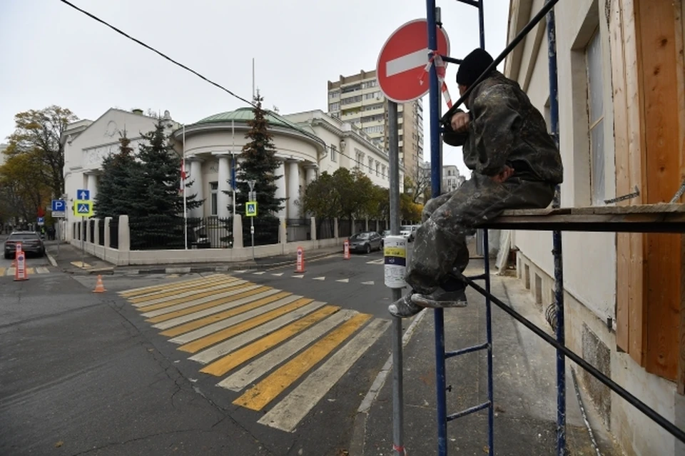 В Ярцево неизвестный сбил женщину на пешеходном переходе.