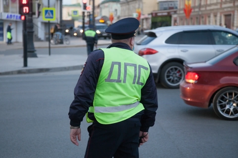 Инспектор остановил авто, чтобы проверить трезвость водителя
