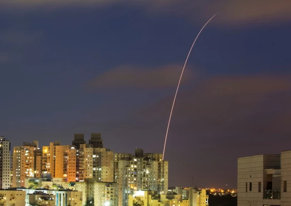 ХАМАС запустило десятки ракет по Тель-Авиву и Ашдоду.