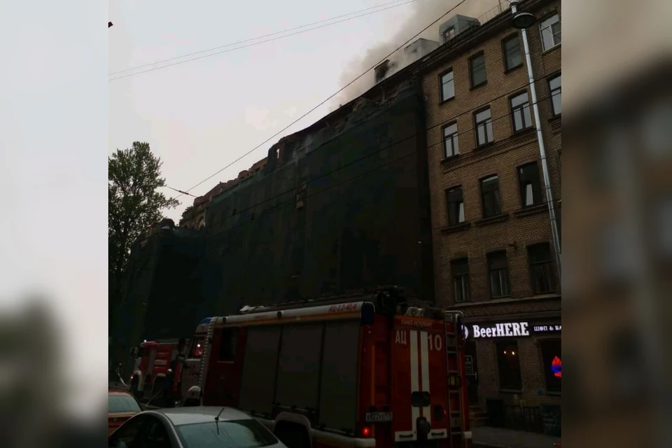 В Петербурге вновь горит дом Басевича. Фото: СОЦСЕТИ