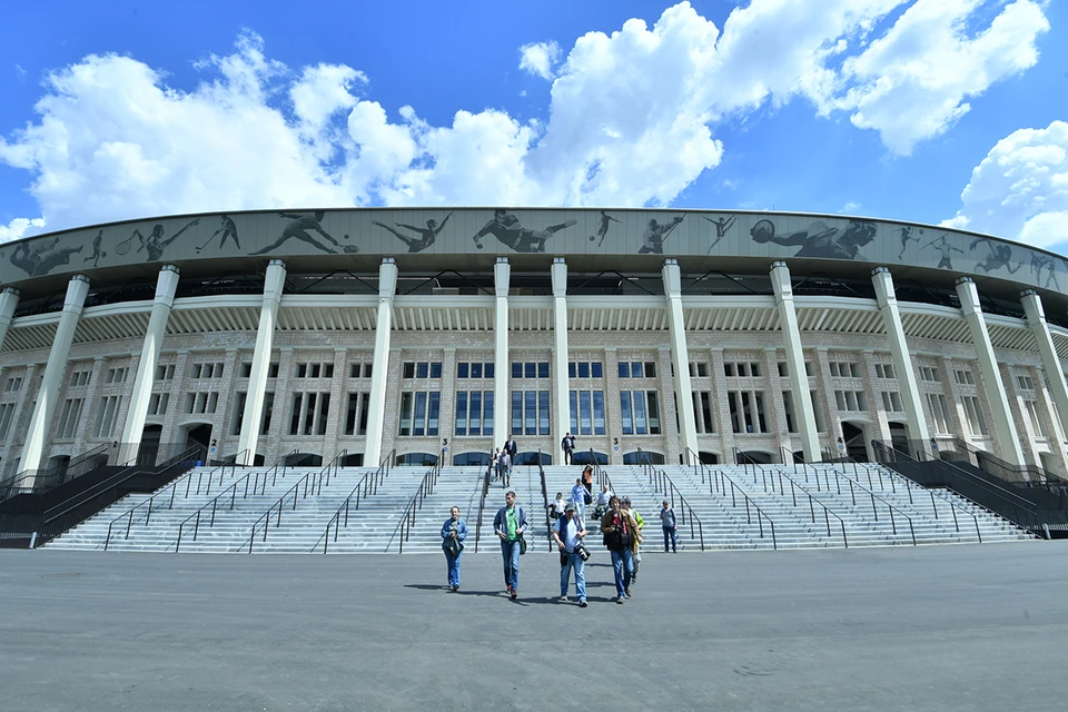 Руководство футбольного клуба "Локомотив" задумало перевезти команду и академию из Черкизово на самый большой стадион страны в «Лужники».