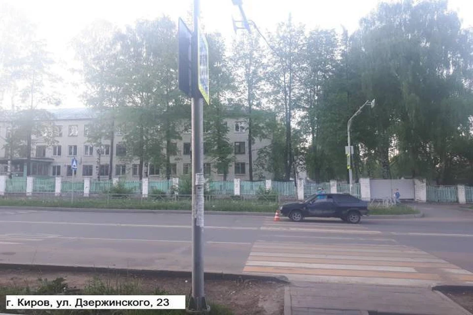 Несовершеннолетняя девочка переходила дорогу по всем правилам дорожного движения. Фото: vk.com/gibdd43