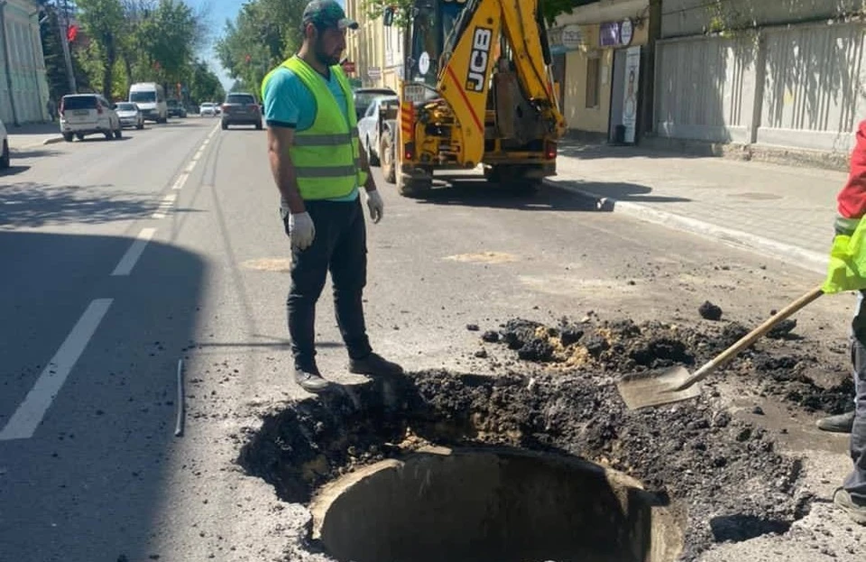 Вот такие ямы появились на Московской.