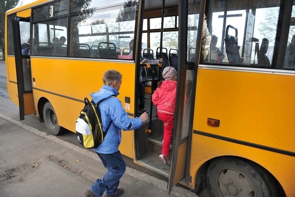 Ребенок позвонил маме, так она услышала, что происходит в салоне автобуса.