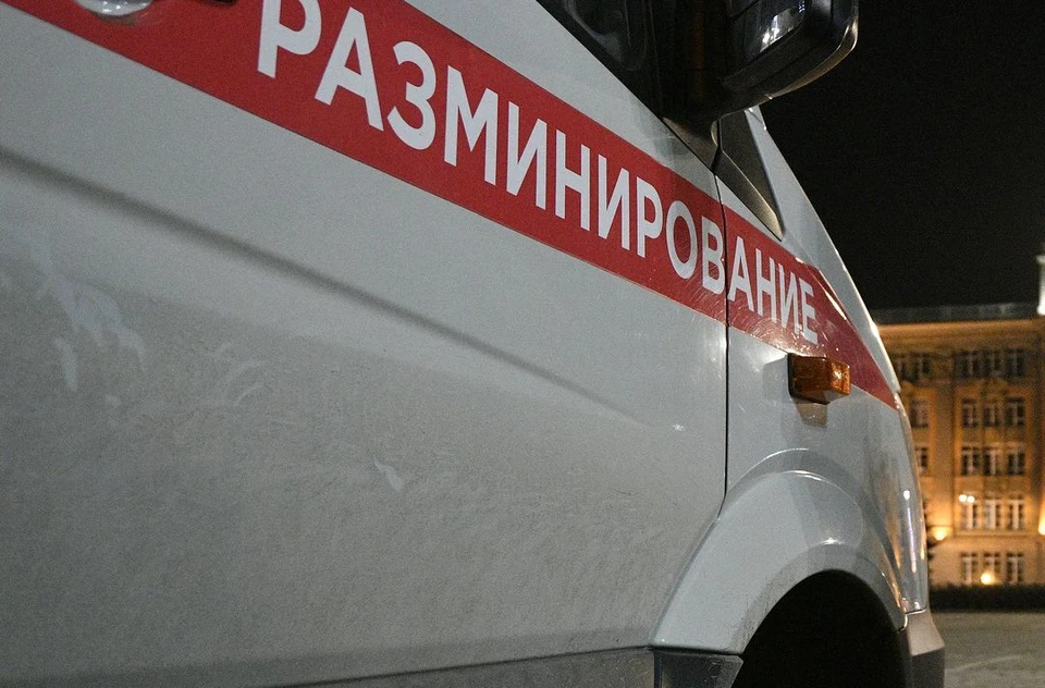 В новосибирский банк приехали спецслужбы.