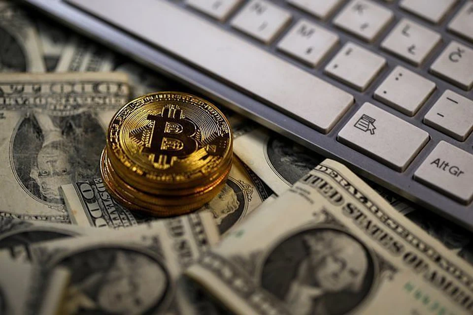 Стоимость биткоина упала на 30%