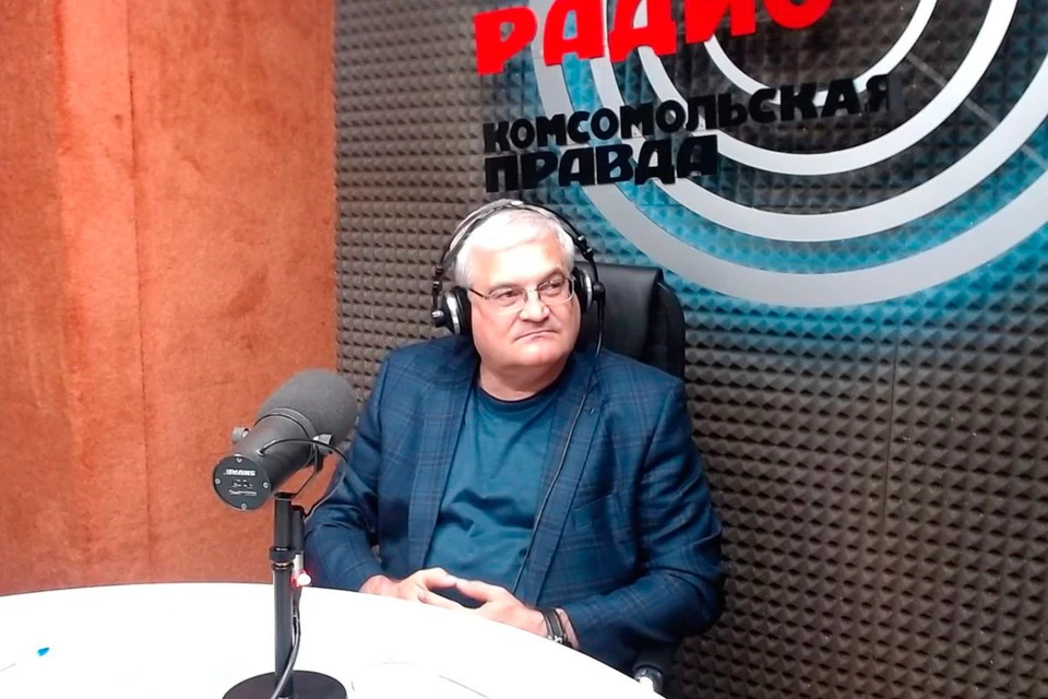 Вячеслав Илюхин традиционно ответил на вопросы ведущего и слушателей.