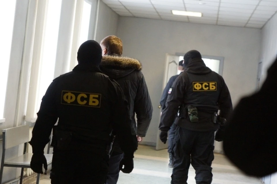 Во Владивостоке ФСБ проводит обыски у Олега Гуменюка.