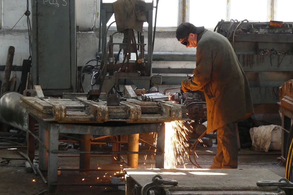 Специалисты Макеевского РМЗ продолжают ремонт техники для шахты «Холодная Балка». Фото: Минугольэнерго ДНР