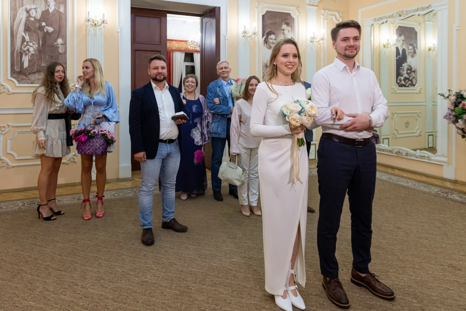 Если вам не хватает гостей на свадьбу - обращайтесь к профессионалам.
