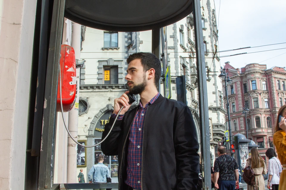 В Петербурге демонтируют все таксофоны.