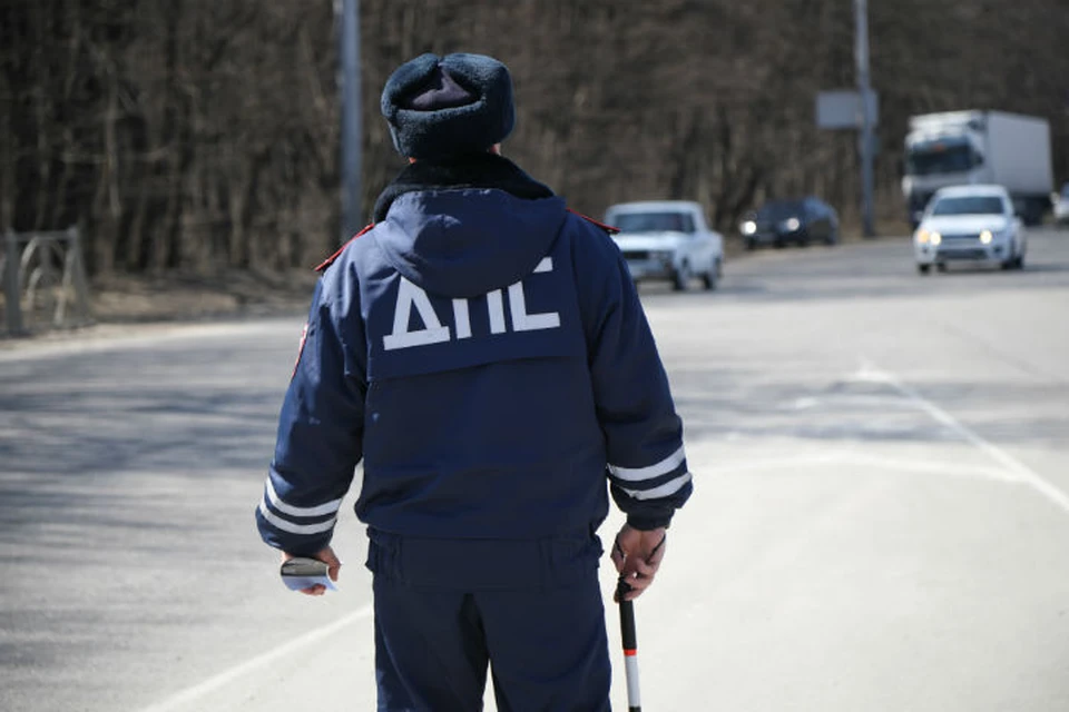 Сотрудники ГИБДД уложили учительницу в свою машину и с включенными спецсигналами доставили в больницу