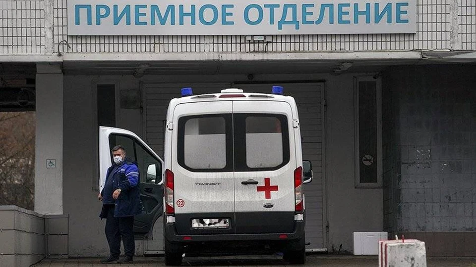 В результате халатности одного из посетителей ударило током и притянуло к металлической печи.