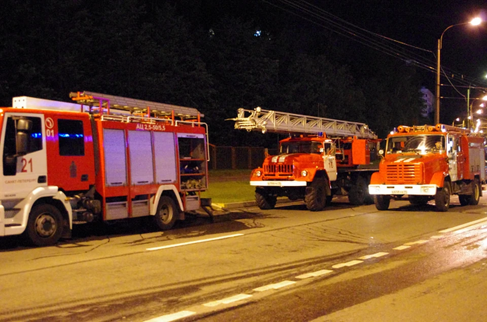 Двоих томичей спасли пожарные из горевшего сегодня ночью деревянного дома в Тимирязевском. Общая площадь пожара составила свыше 80 кв.м.