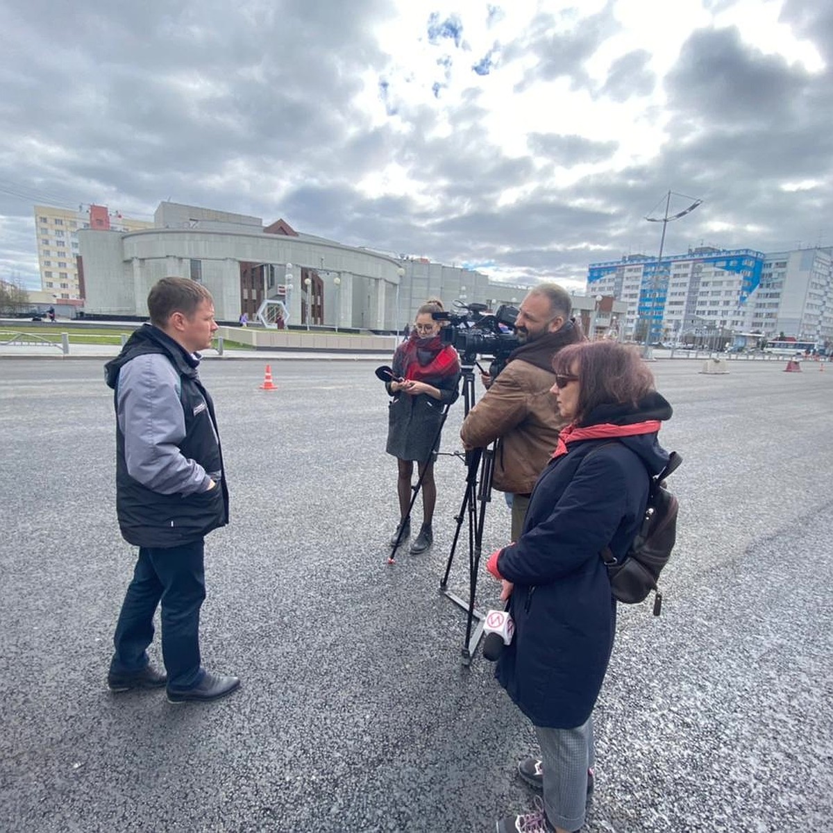 В Новом Уренгое завершилась укладка асфальта на Ленинградском проспекте -  KP.RU