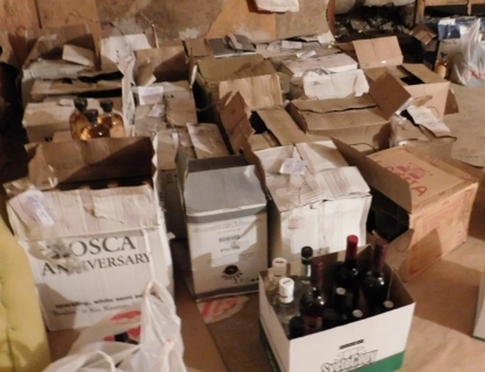 В гаражах у полицейского нашли контрафактный алкоголь на сумму свыше 500 тысяч рублей