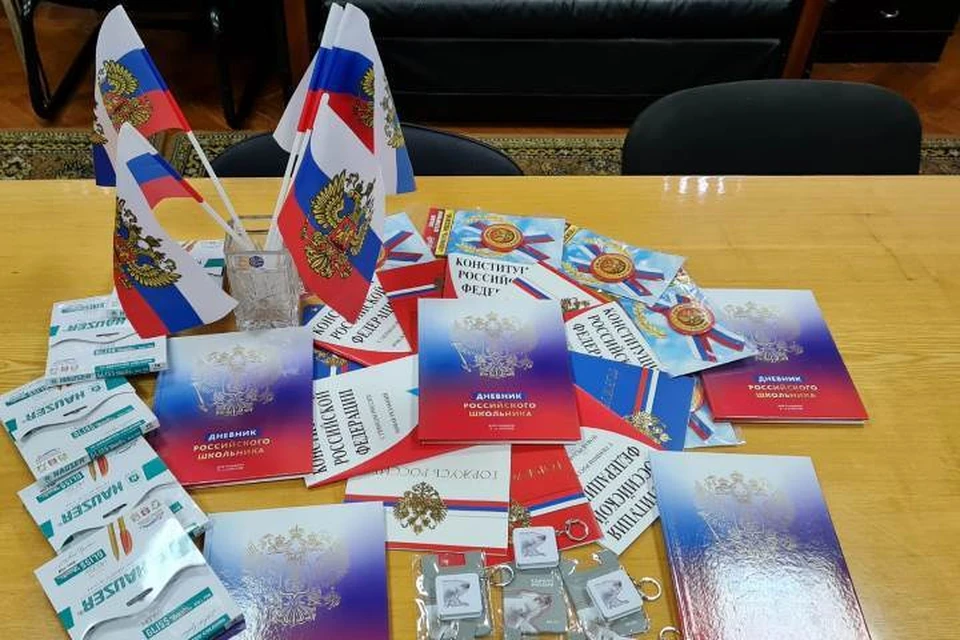 В Фокинском районе Брянска юным горожанам вручили паспорта.
