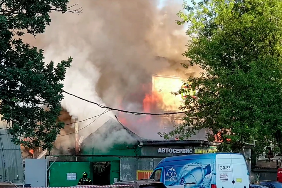 Вечером в воскресенье, 13 июня, на севере Москвы загорелся караоке-клуб «Терем Клаб».