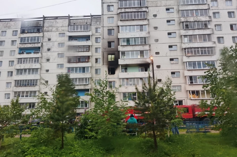 Пожарные спасли мужчину из горящей квартиры в м-не Зеленый в Иркутске