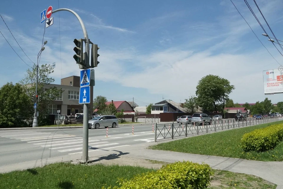 Пешеходный светофор и основной светофорный объект на перекрестке ул. Ленина и Емельянова работают в координации