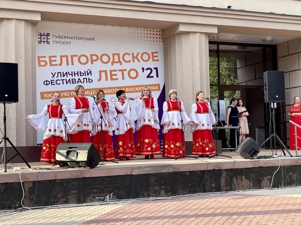 Фестиваль продлится до конца лета.