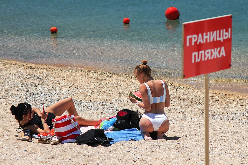 На пляже Геленджика.