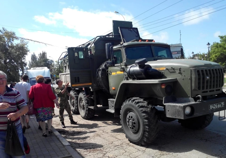 Городские автобусы не могут проехать по затопленным улицам Керчи.